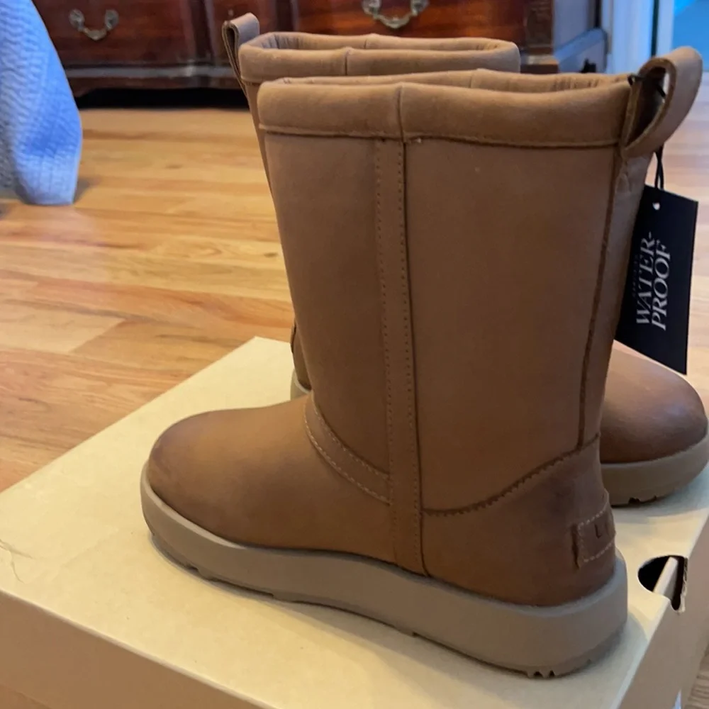 UGG size 5.5 waterproof classic short women’s - Picture 2 of 9